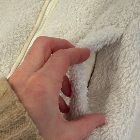 Patagonia Kids Soft White Fleece Vest - Picture 4 of 5